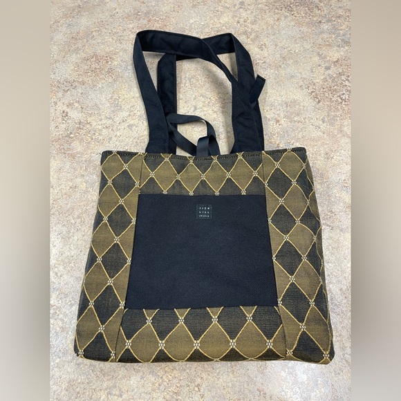 Lisa Lill Reversible Studio Bag- NEW- Black and Gold or Black and Fushsia - Picture 4 of 9